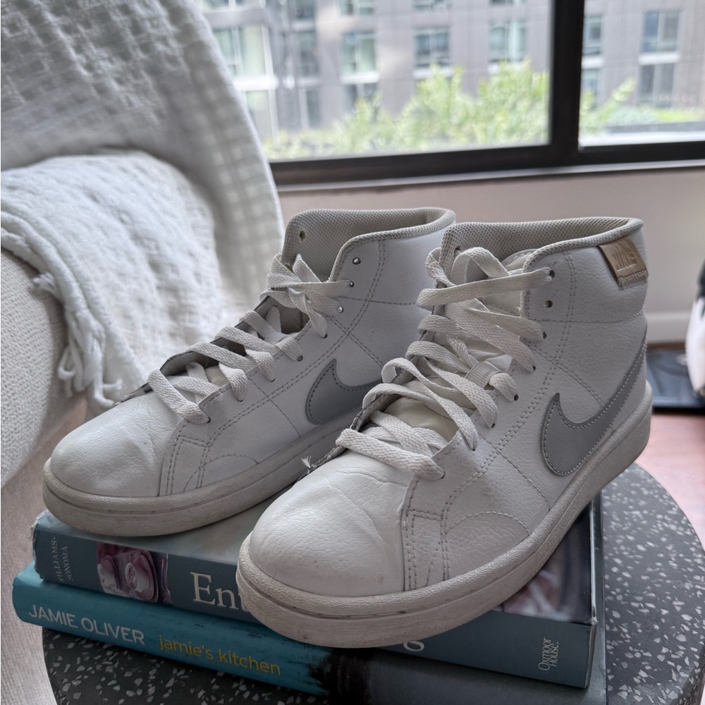 Nike Court Royale 2 Mid Womens Size 7 NIB White/MTLC Platinum